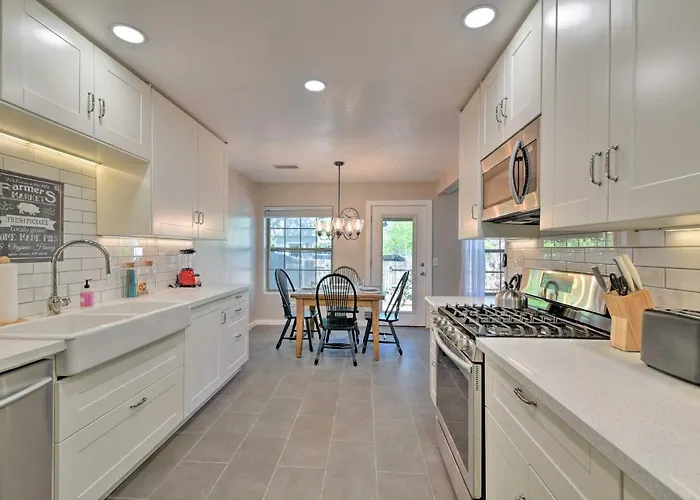 Modern Flagstaff Home With Bbq Walk Downtown!