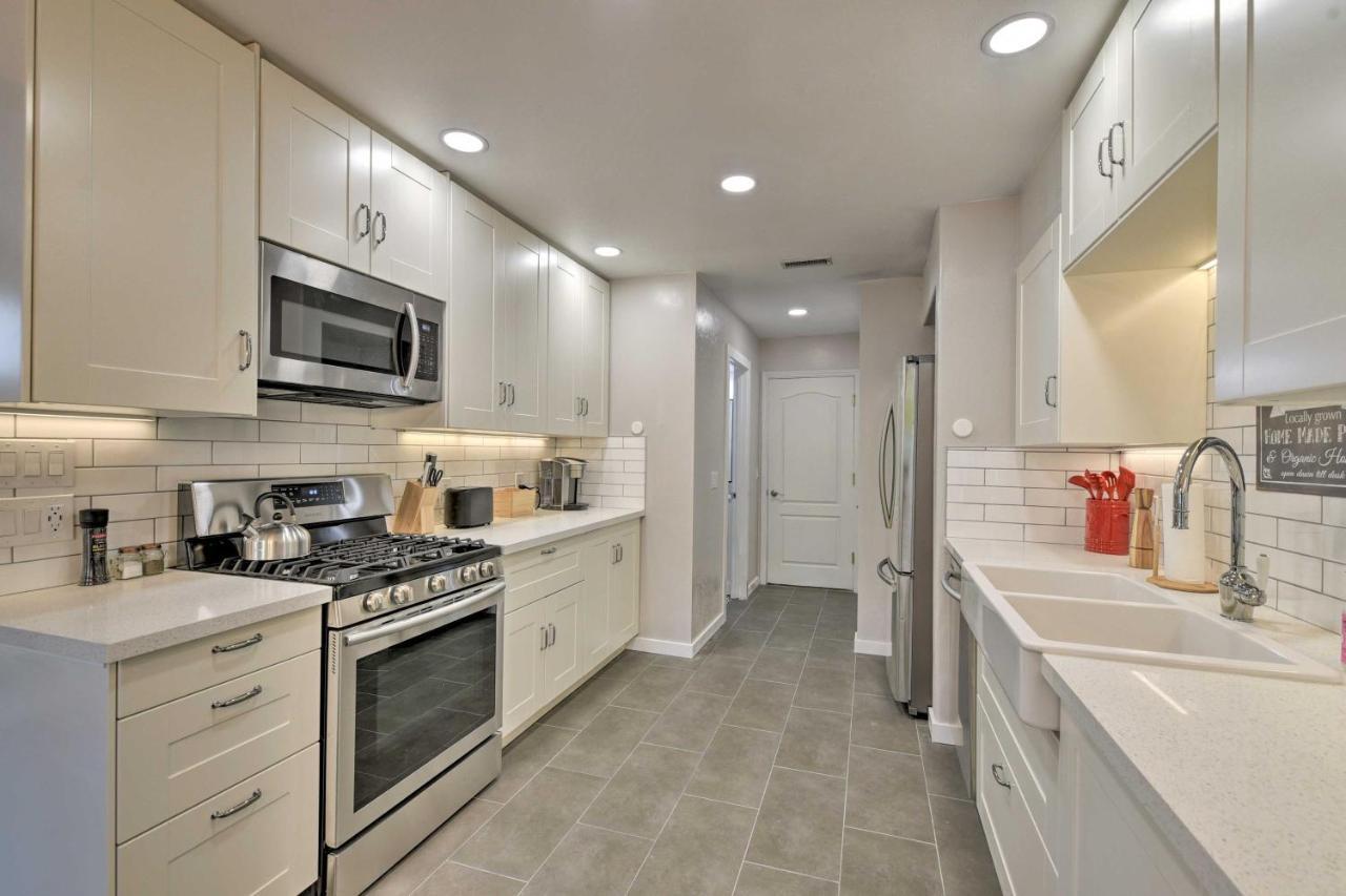 Modern With Bbq Walk Downtown! *